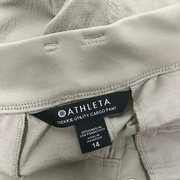 Athleta Trekkie Utility Cargo Pant Pants Elastic Waist Ecru Beige Tan Size 14 - Picture 10 of 12